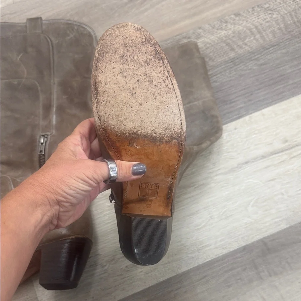 FRYE AND CO. stylish versatile